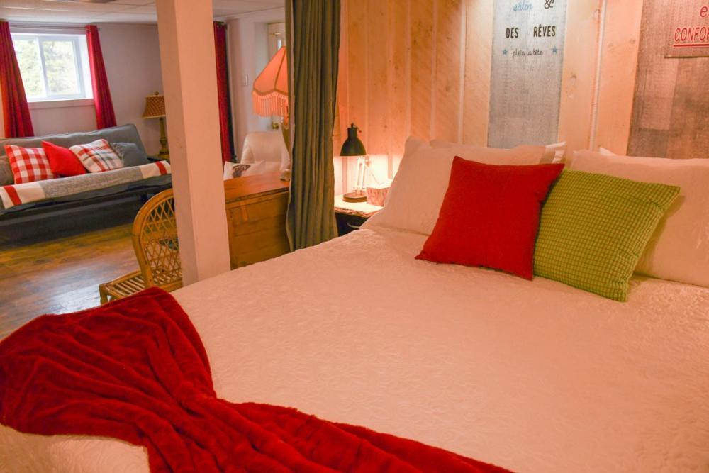 Gite Grand Moment Bed & Breakfast Cabano Exterior photo